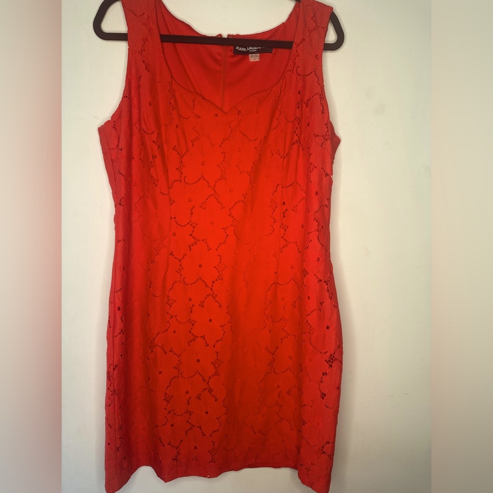 KARL LAGERFELD PARIS Sleeveless FLORABLE EMBROIDERED SHEATH DRESS Size: 14